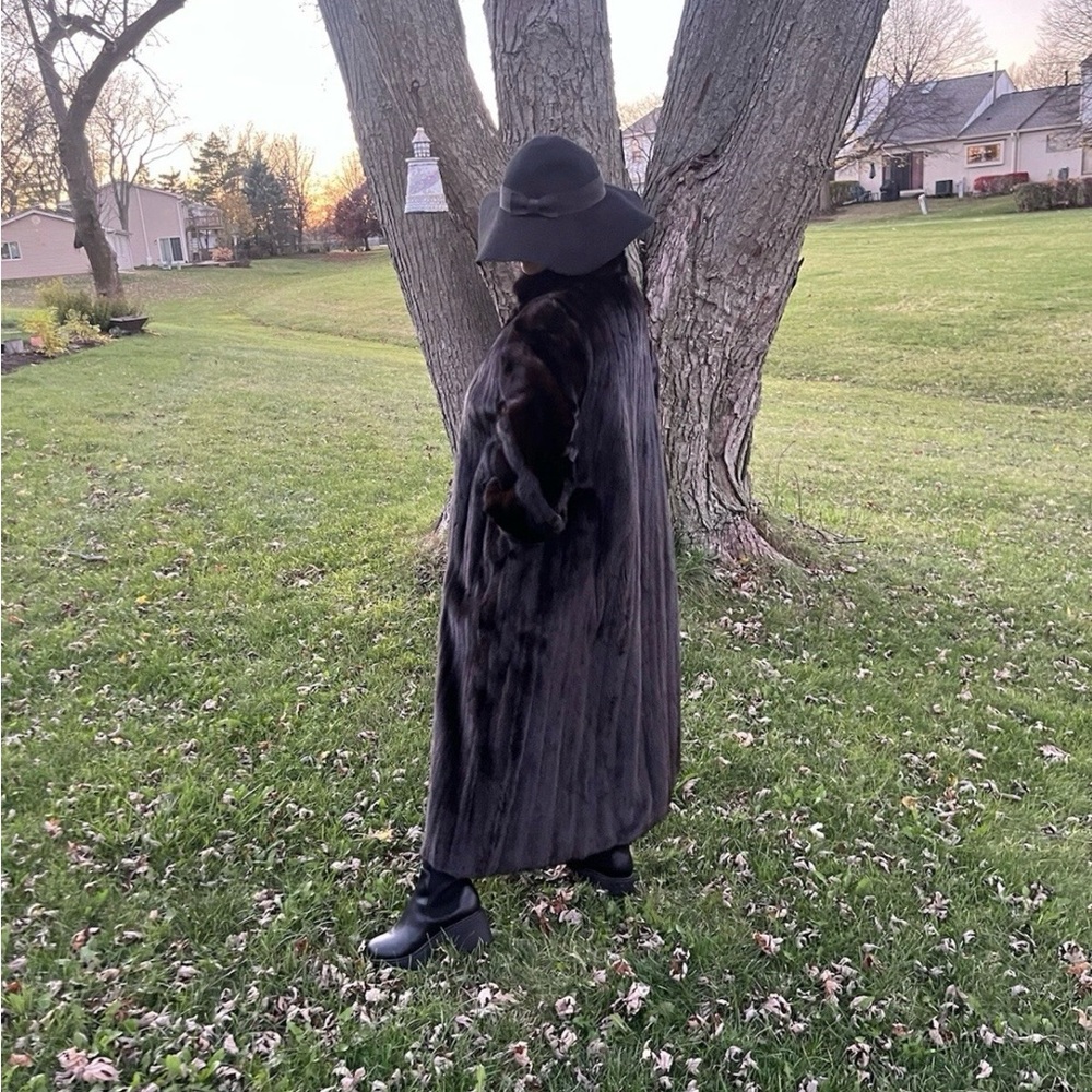 York Furrier Genuine Mink Fur Coat By Bill Blass Mahogany Stand Collar L/XL - Picture 5 of 15